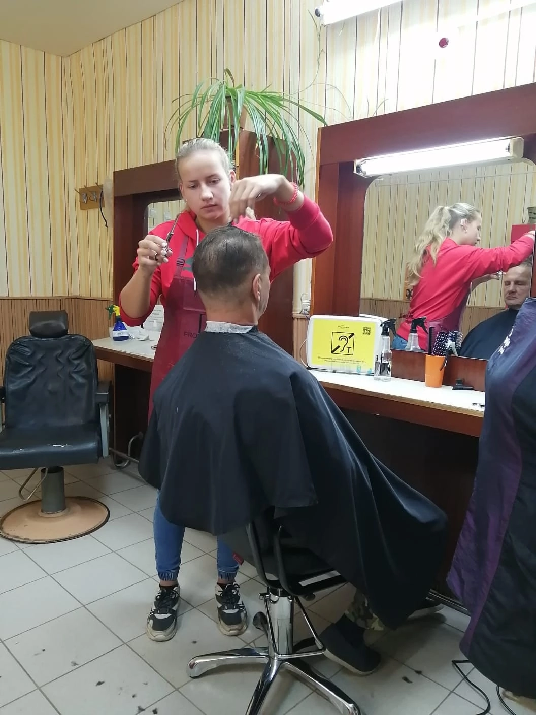 Коллектив парикмахерской Селивановской организации ВОИ пополнился молодым перспективным специалистом